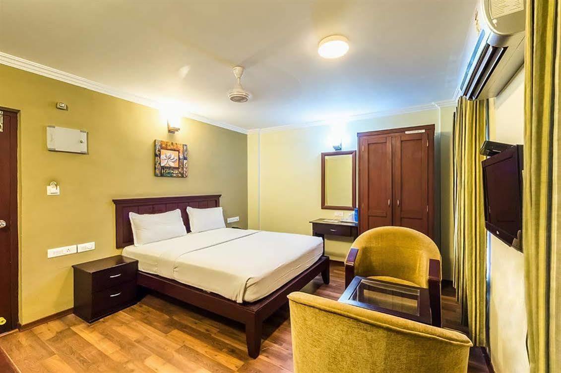 מאננטהוואדי Century Grand Hotel מראה חיצוני תמונה