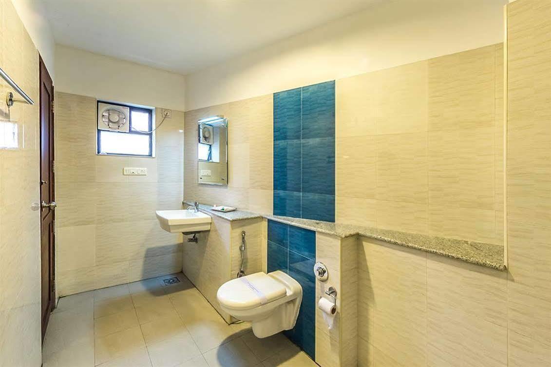 מאננטהוואדי Century Grand Hotel מראה חיצוני תמונה